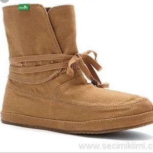 Sanuk boots